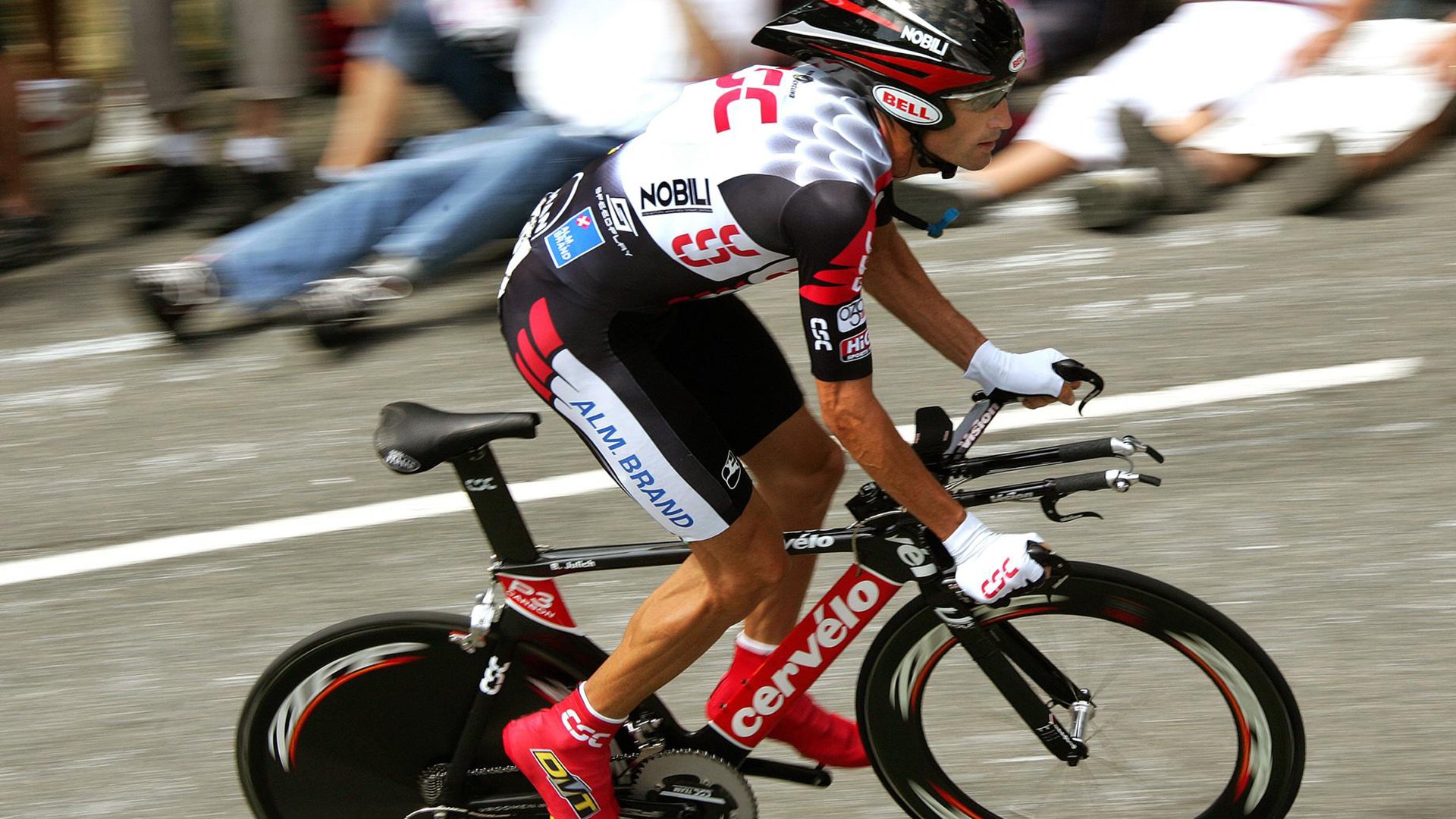 袋鼠队在橄榄球冠军锦标赛中的反击战术令人印象深刻，袋鼠大战拳击手