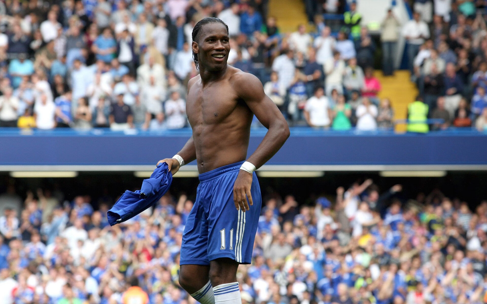 开云体育app官网下载地址-达米恩·麦肯齐：他是全黑队进攻的灵魂，无数进球和助攻来自他精准的传球