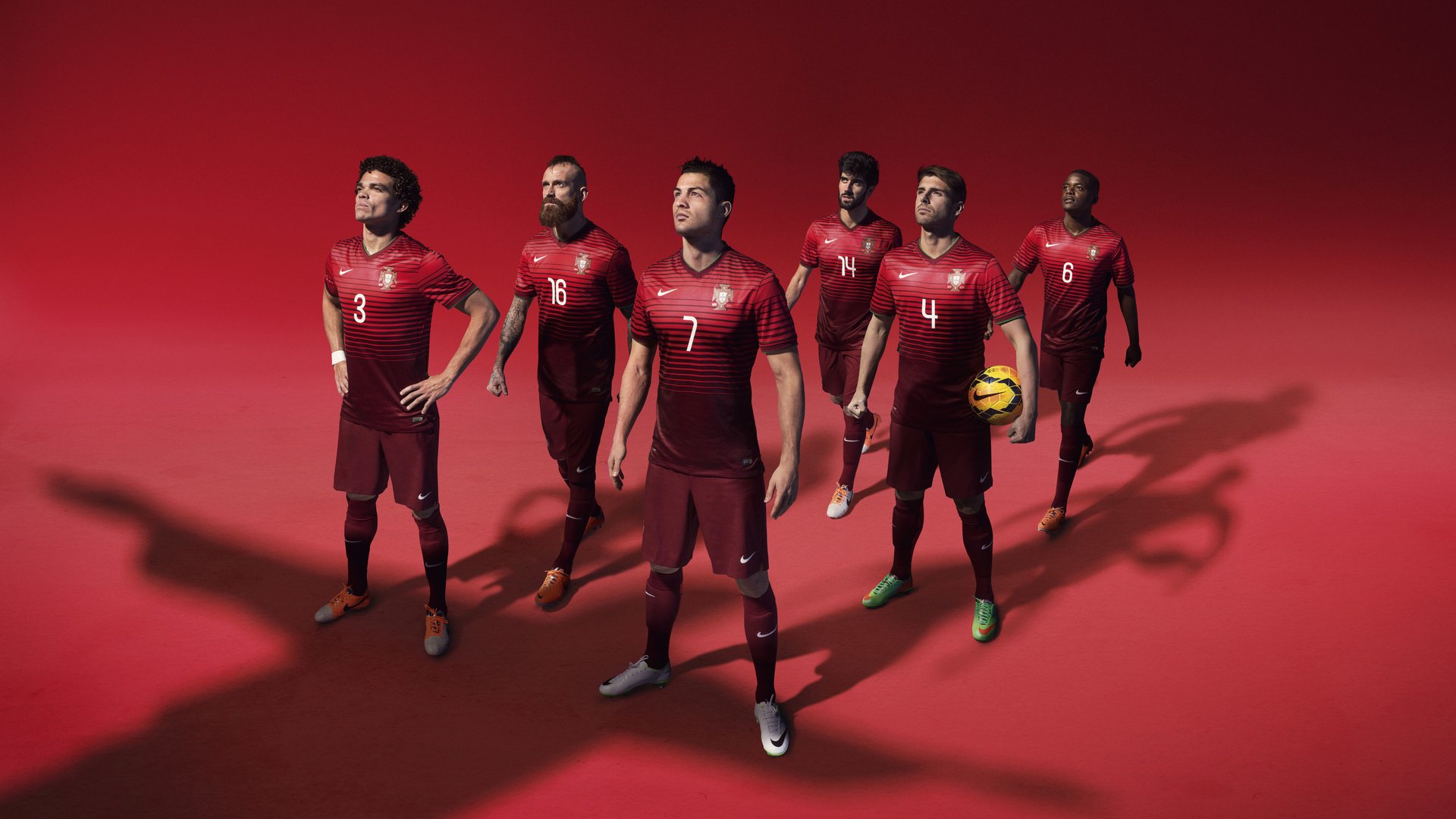 达米恩·麦肯齐：他是全黑队进攻的灵魂，无数进球和助攻来自他精准的传球